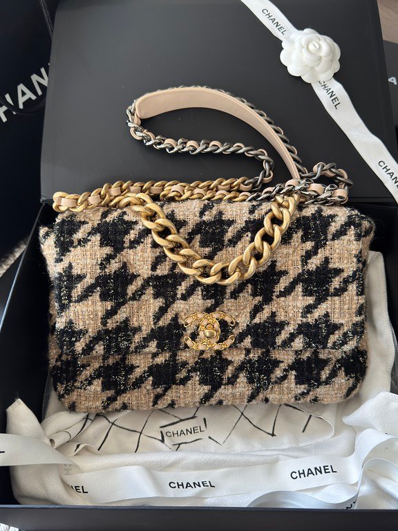 CHANEL Beige Houndstooth Tweed 19 Flap Bag Medium Mixed HW - Image 26