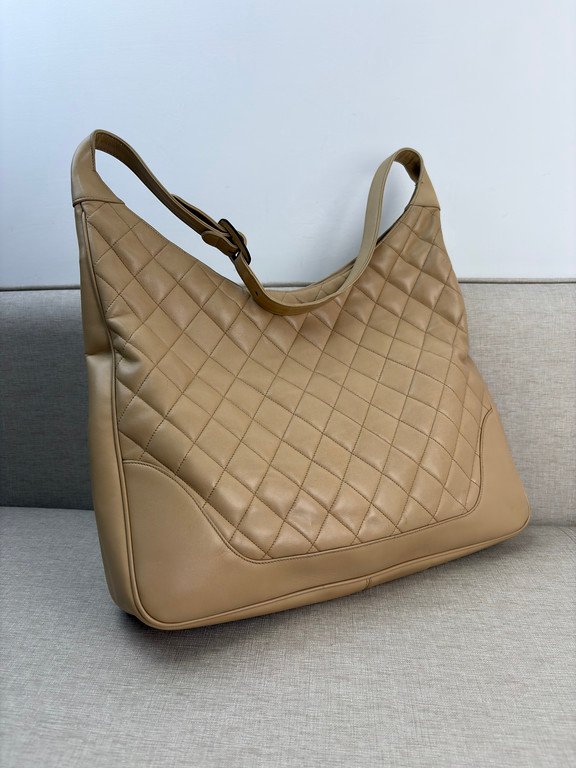CHANEL Beige Lambskin Hobo Bag Large GHW - Image 3