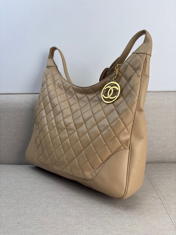 CHANEL Beige Lambskin Hobo Bag Large GHW - Image 4