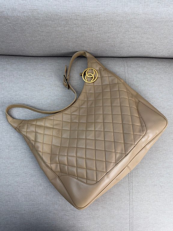 CHANEL Beige Lambskin Hobo Bag Large GHW - Image 17