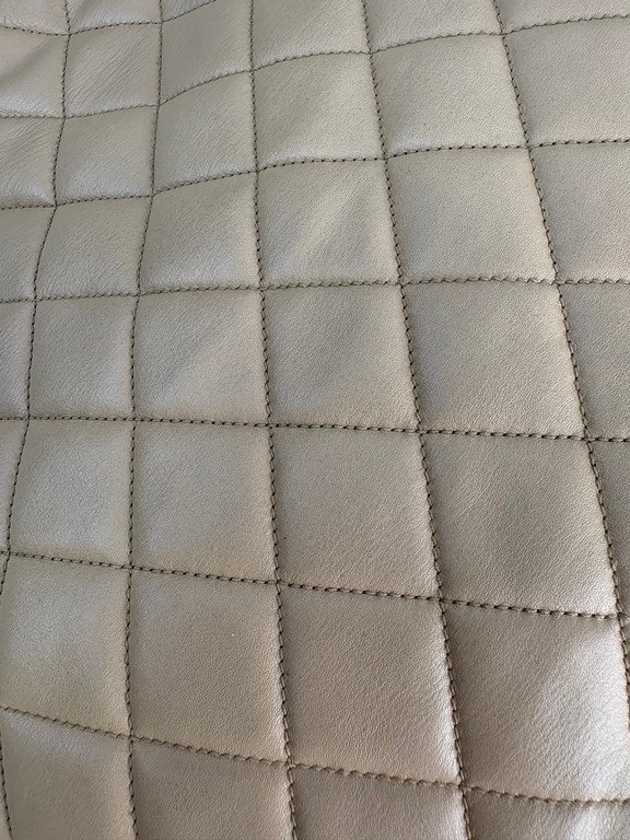 CHANEL Beige Lambskin Hobo Bag Large GHW - Image 8