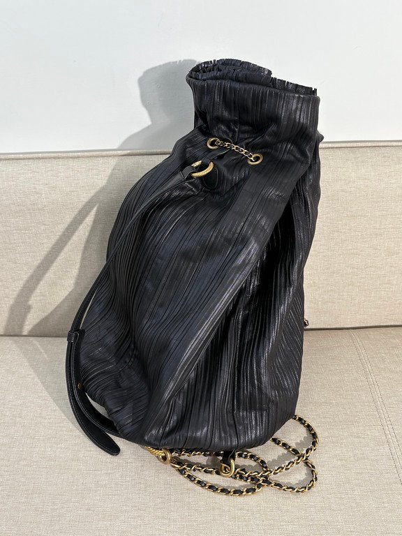 CHANEL Black Pleated Lambskin Coco Pleats Drawstring Bag Large GHW - Image 18