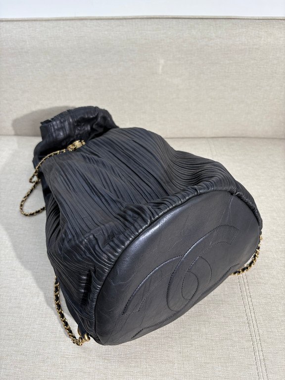 CHANEL Black Pleated Lambskin Coco Pleats Drawstring Bag Large GHW - Image 5