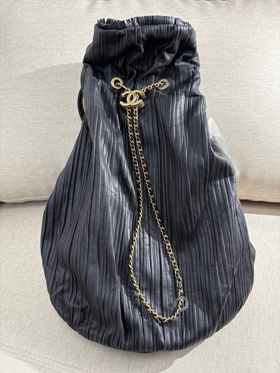 CHANEL Black Pleated Lambskin Coco Pleats Drawstring Bag Large GHW - Image 20