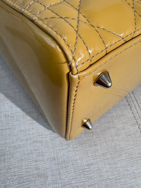 DIOR Beige Patent Leather Lady Dior Medium LGHW - Image 8