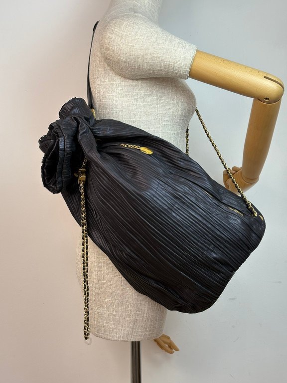 CHANEL Black Pleated Lambskin Coco Pleats Drawstring Bag Large GHW - Image 13