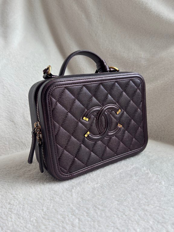 CHANEL Black Caviar CC Filigree Vanity Case Medium GHW - Image 2