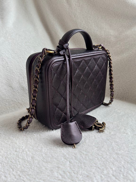 CHANEL Black Caviar CC Filigree Vanity Case Medium GHW - Image 3