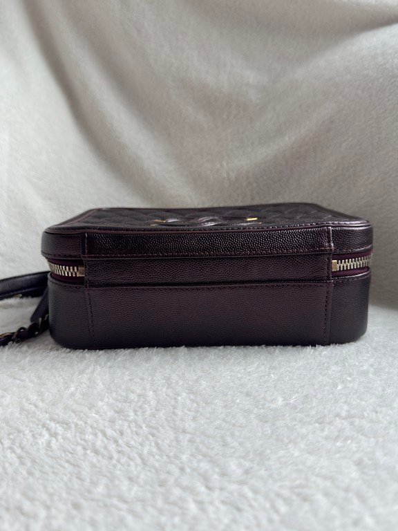 CHANEL Black Caviar CC Filigree Vanity Case Medium GHW - Image 9