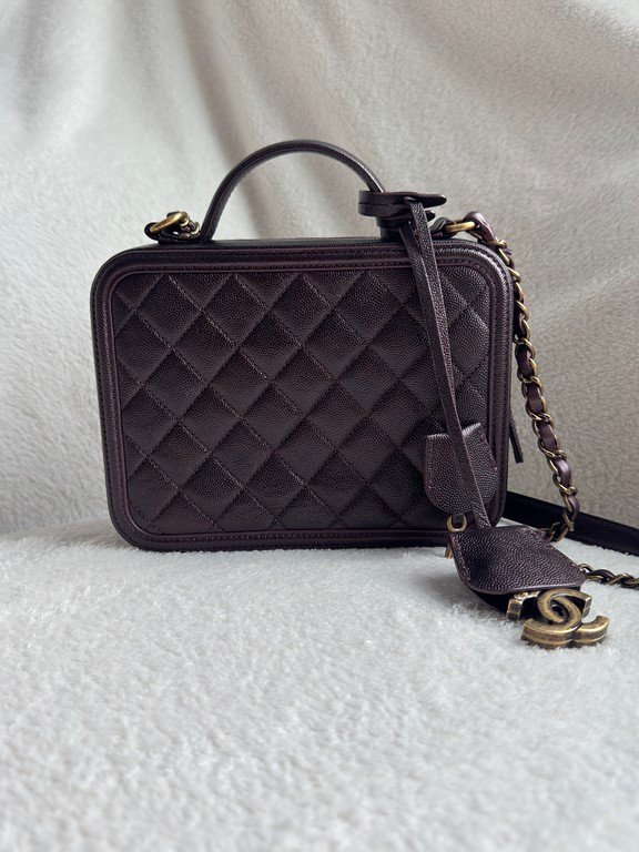 CHANEL Black Caviar CC Filigree Vanity Case Medium GHW - Image 10