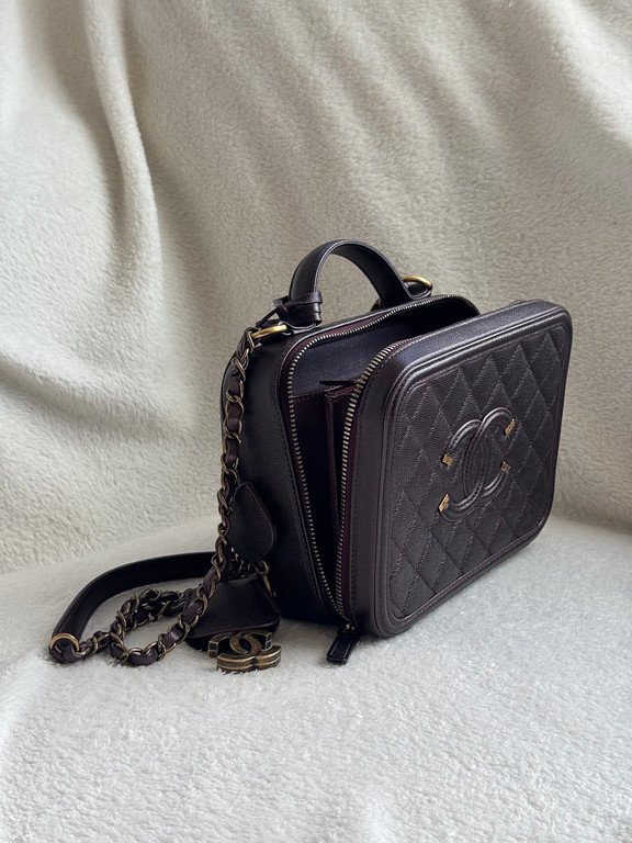 CHANEL Black Caviar CC Filigree Vanity Case Medium GHW - Image 20