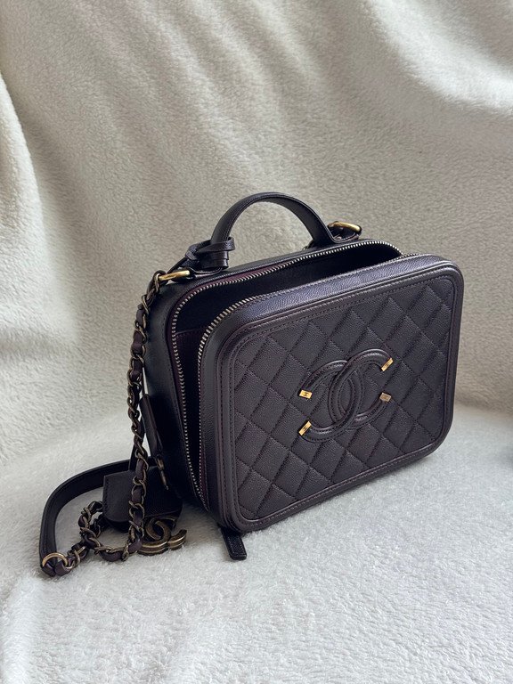 CHANEL Black Caviar CC Filigree Vanity Case Medium GHW - Image 21