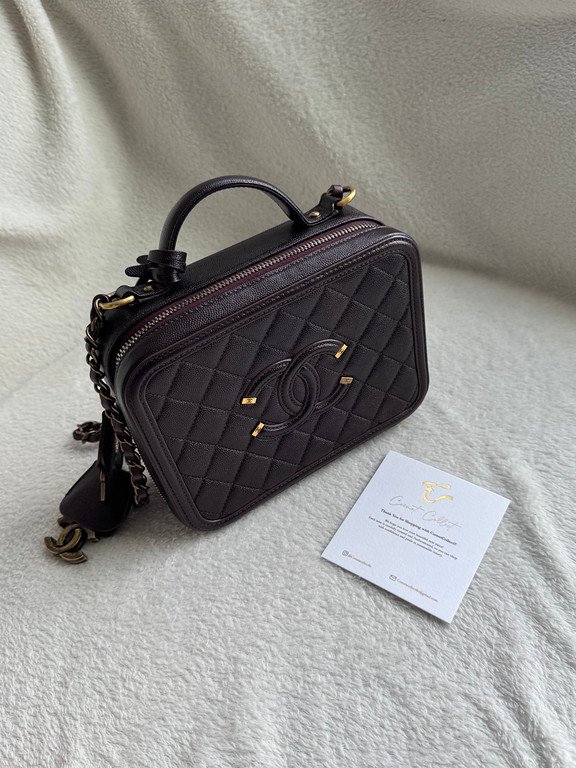 CHANEL Black Caviar CC Filigree Vanity Case Medium GHW - Image 25