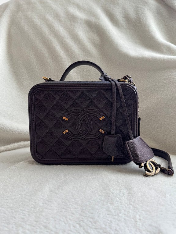 CHANEL Black Caviar CC Filigree Vanity Case Medium GHW - Image 27