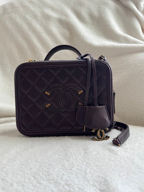CHANEL Black Caviar CC Filigree Vanity Case Medium GHW - Image 28