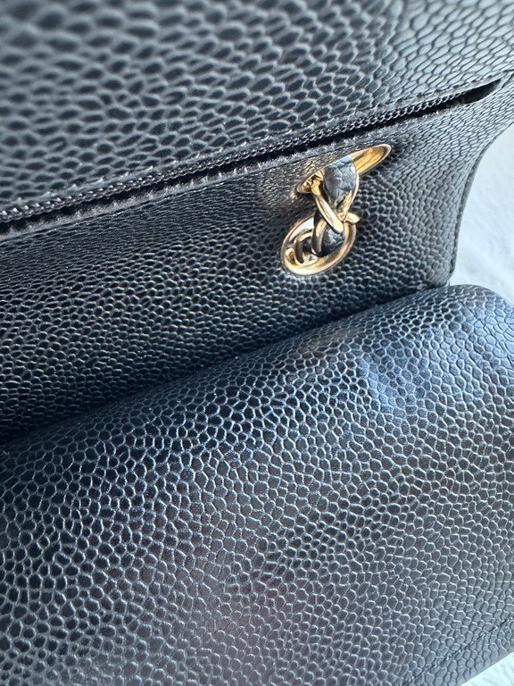 CHANEL Black Caviar Classic Flap Medium GHW - Image 15